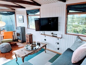 Cabaña, 2 habitaciones, sauna (Múlakot 3) | Sala de estar | Una televisión de pantalla plana
