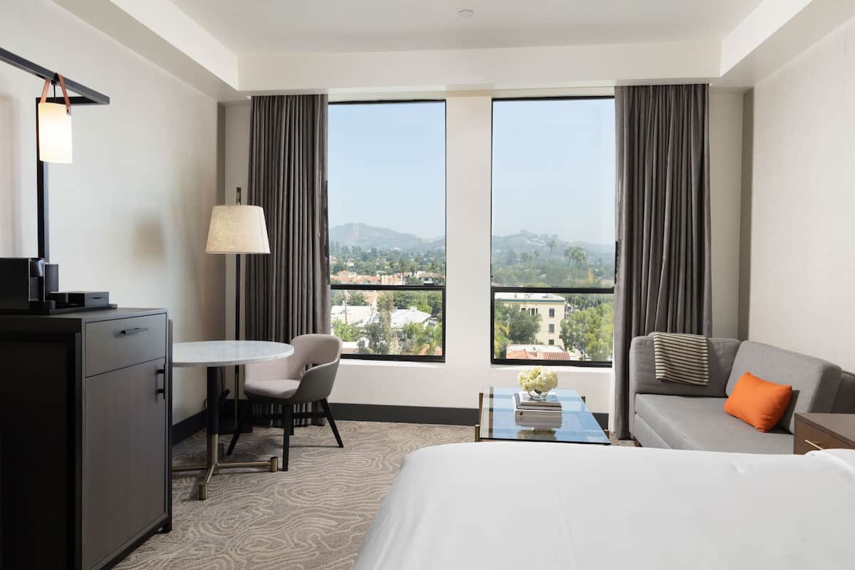 deluxe room, 1 king bed | premium bedding, pillow-top beds, minibar, in-room safe