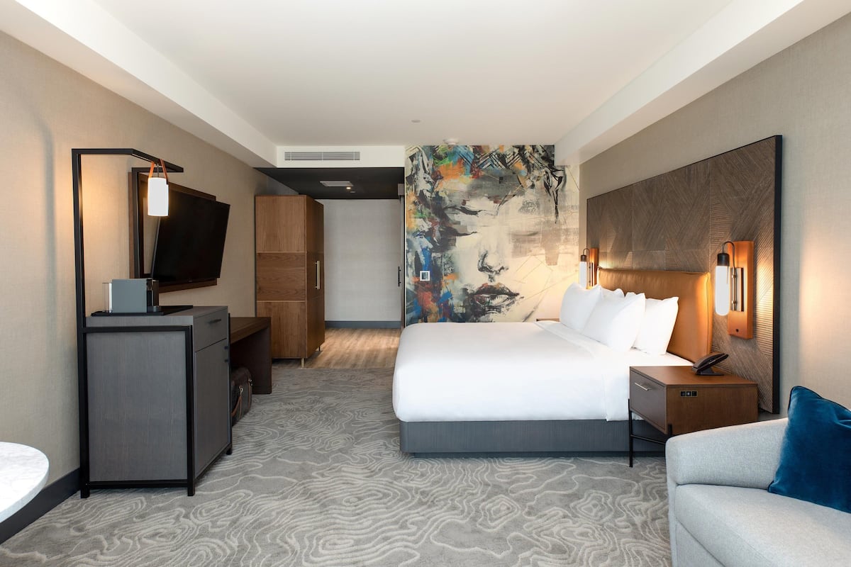 Studio Suite, 1 King Bed with Sofa bed | Premium bedding, pillowtop beds, minibar, in-room safe