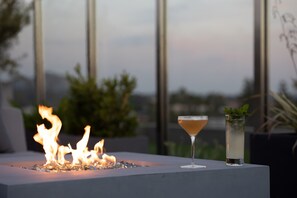 2 restaurants, serveren diner