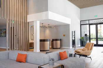 Hotel entrance and lobby at The Glenmark, Glendale, a Tribute Portfolio Hotel