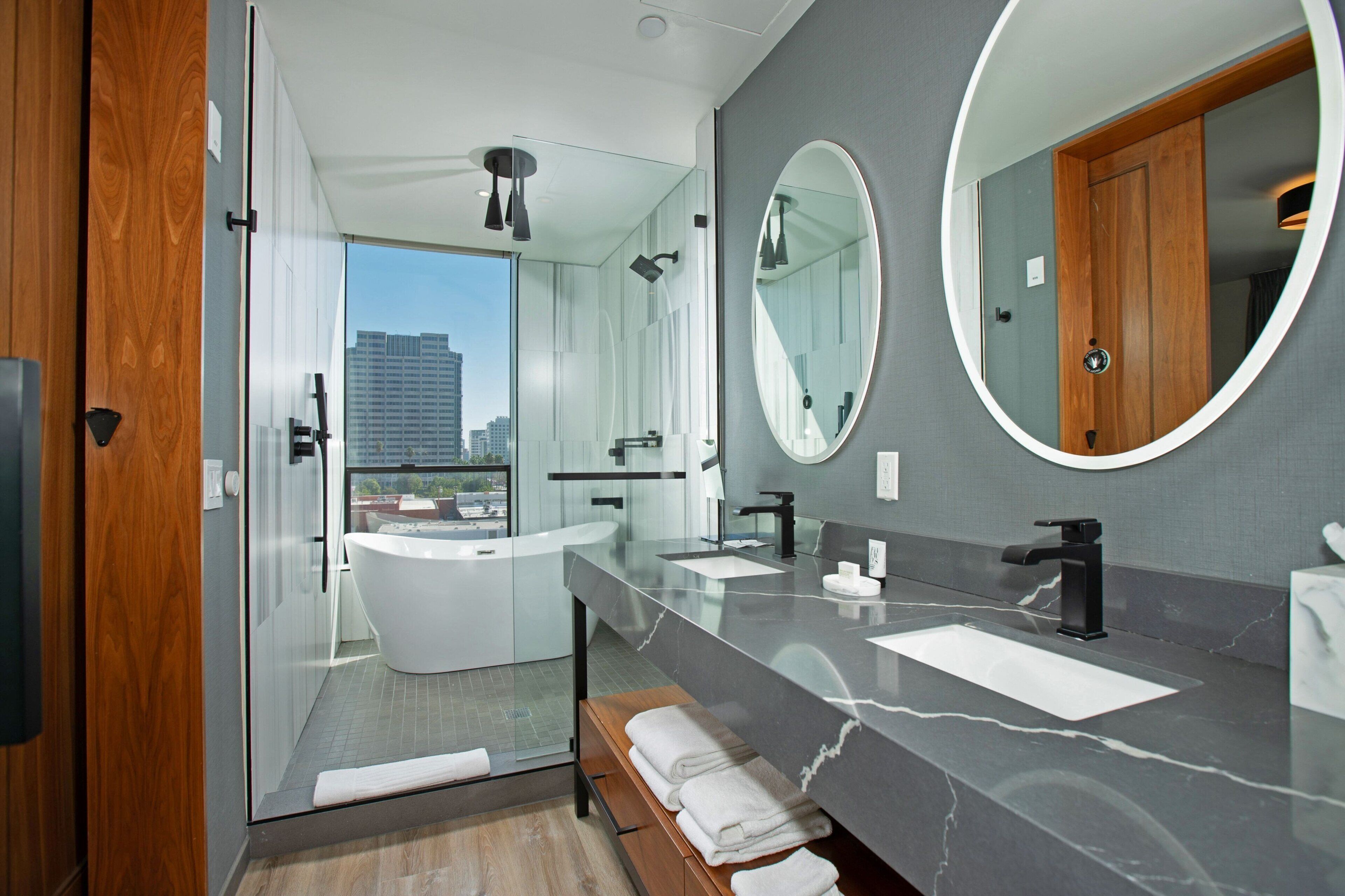 suite, 1 bedroom | bathroom | shower, free toiletries, hair dryer, bathrobes