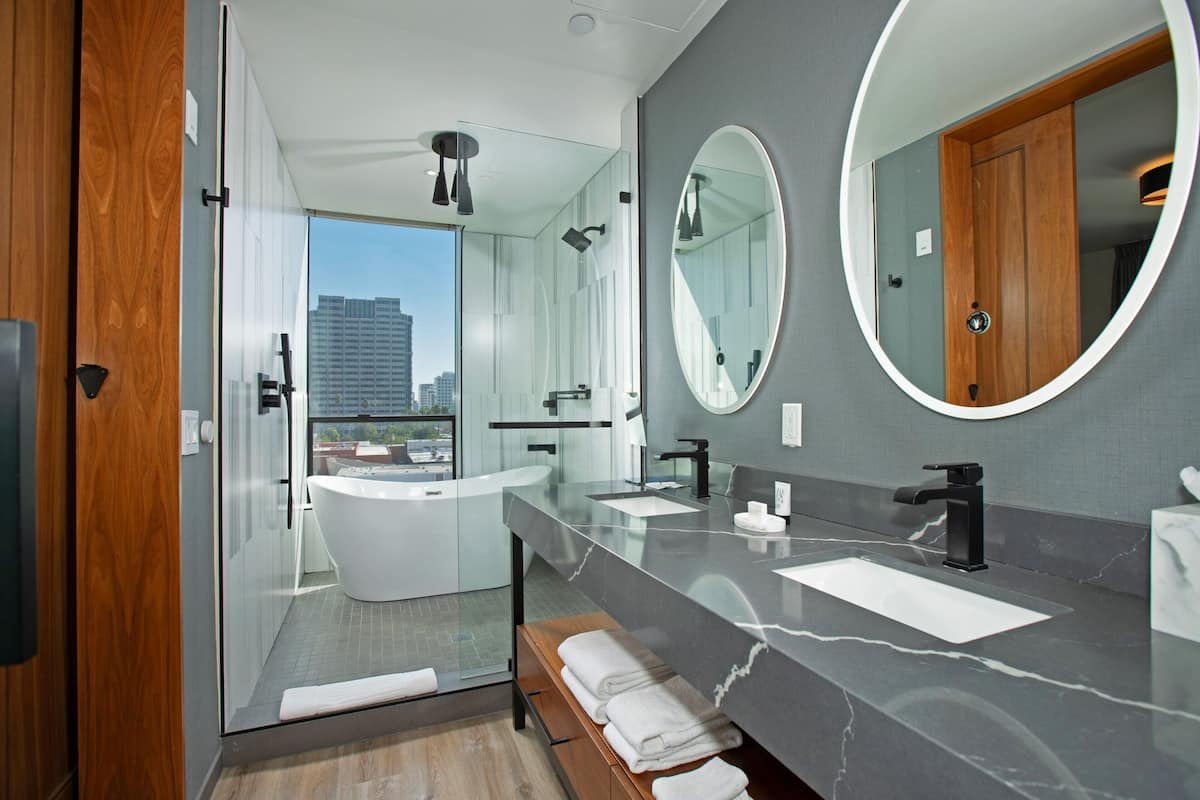 suite, 1 bedroom | bathroom | shower, free toiletries, hair dryer, bathrobes