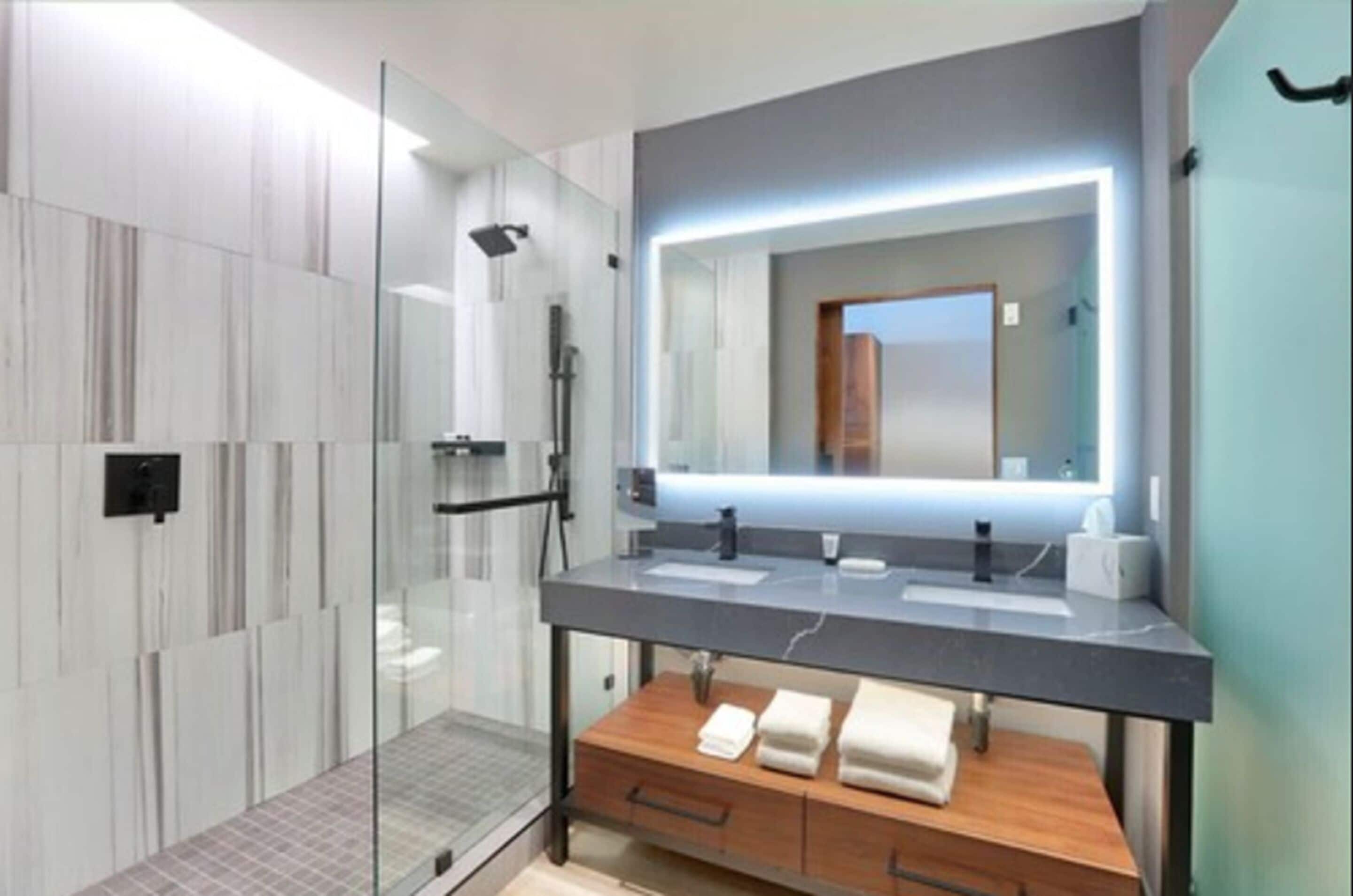 premium bedding, pillow-top beds, minibar, in-room safe