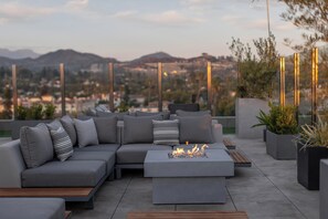 2 bars, lounge dans le hall, bar sur le toit