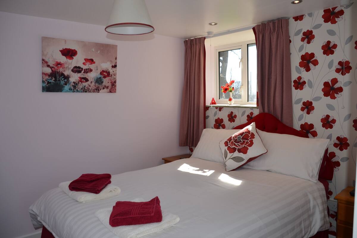 Doppelzimmer, mit Bad (Poppy Fields)