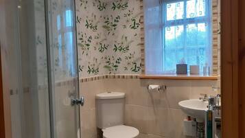 Double Room, Ensuite (Forest Glade) | Bathroom | Shower, hair dryer, towels, soap