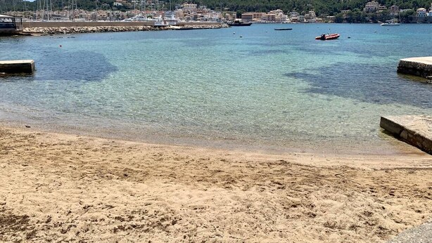 A beach with clear water, a sandy shore, and a marina with boats. - Villa overlooking the Port of Andratx with private pool (Port D'Andratx)