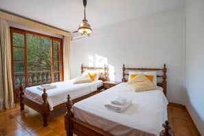 4 bedrooms, iron/ironing board, travel crib, free WiFi - Villa overlooking the Port of Andratx with private pool (Port D'Andratx)