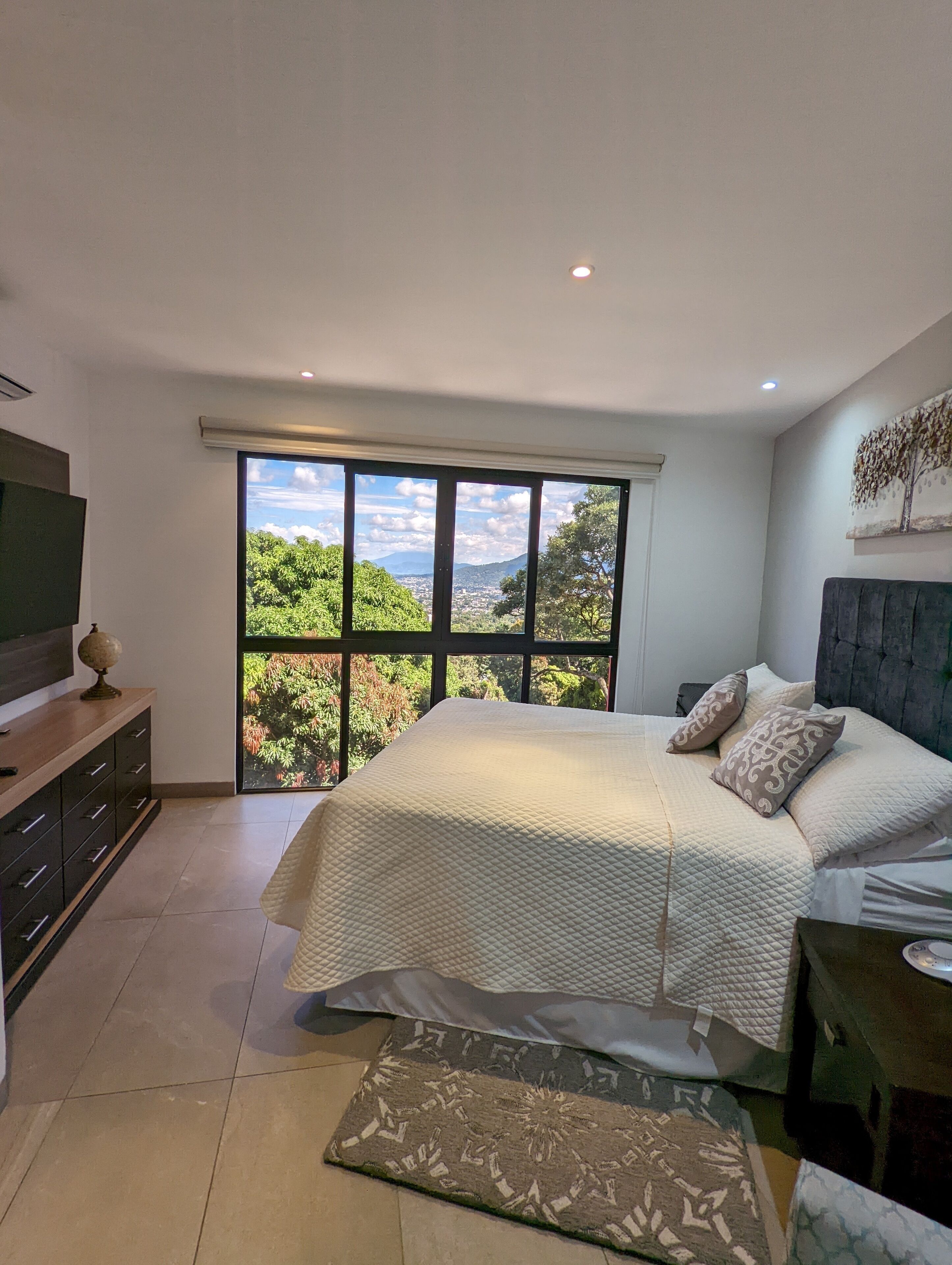 3 chambres, fer et planche à repasser, Wi-Fi gratuit, draps fournis