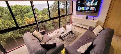 Luxurious 3 Bedroom Apartment!