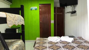 Quadruple Room | Free WiFi, bed sheets