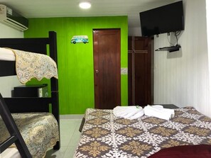 Quadruple Room | Free WiFi, bed sheets