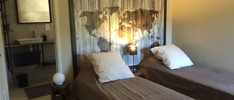 Chambre Classique (Ethnique) | 1 chambre, surmatelas, décoration personnalisée