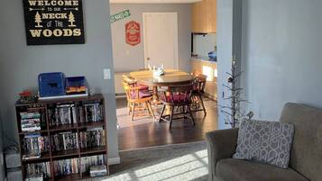 Televisión, videojuegos, reproductor de DVD y estéreo