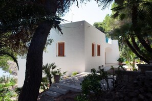 Exterior - Villa Letizia on the sea of Salento (Upper Floor) (Leporano Marina)