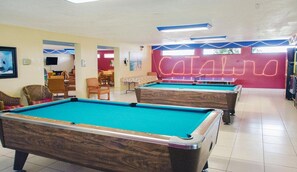 Games room - One Bedroom Ocean Front Luxury Condo, Daytona Beach (Daytona Beach)