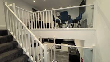 House (4 Bedrooms) | Front of property