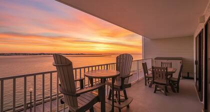 Updated, Direct Bay Front, Bay Front Pool, 3 Blocks to Beach and Boardwalk