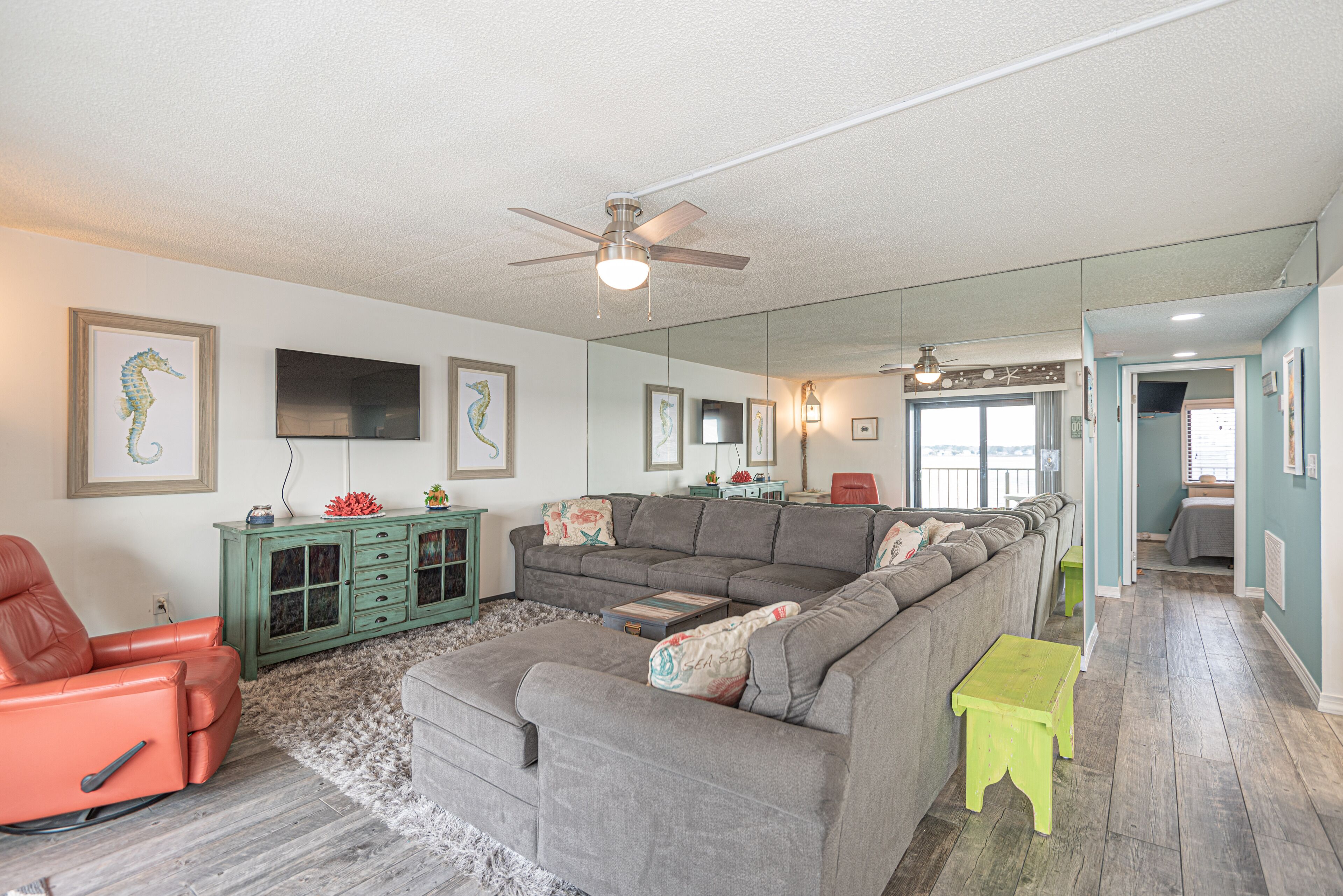 Updated, Direct Bay Front w/Bay Front Pool, 3 Blocks to Beach/Boardwalk