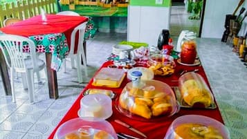 Desayuno bufé gratuito y diario