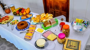 Desayuno bufé gratuito y diario