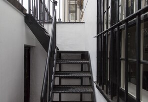 Staircase - Victoria Charming Atmosphere (London)