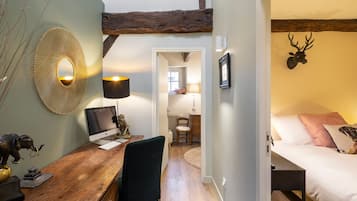 3 slaapkamers, een strijkplank/strijkijzer, gratis wifi, beddengoed