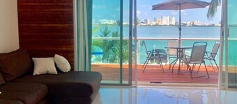 Beautiful villa overlooking the lagoon in the heart of the Hotel Zone of Cancun.