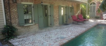 Romantice Poolside Treme Condo