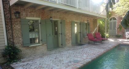 Romantice Poolside Treme Condo