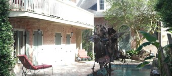 Romantice Poolside Treme Condo