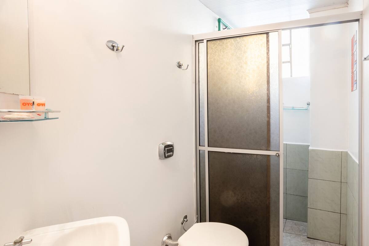 Triple Room, Multiple Beds | Bathroom | Shower, free toiletries, towels, soap