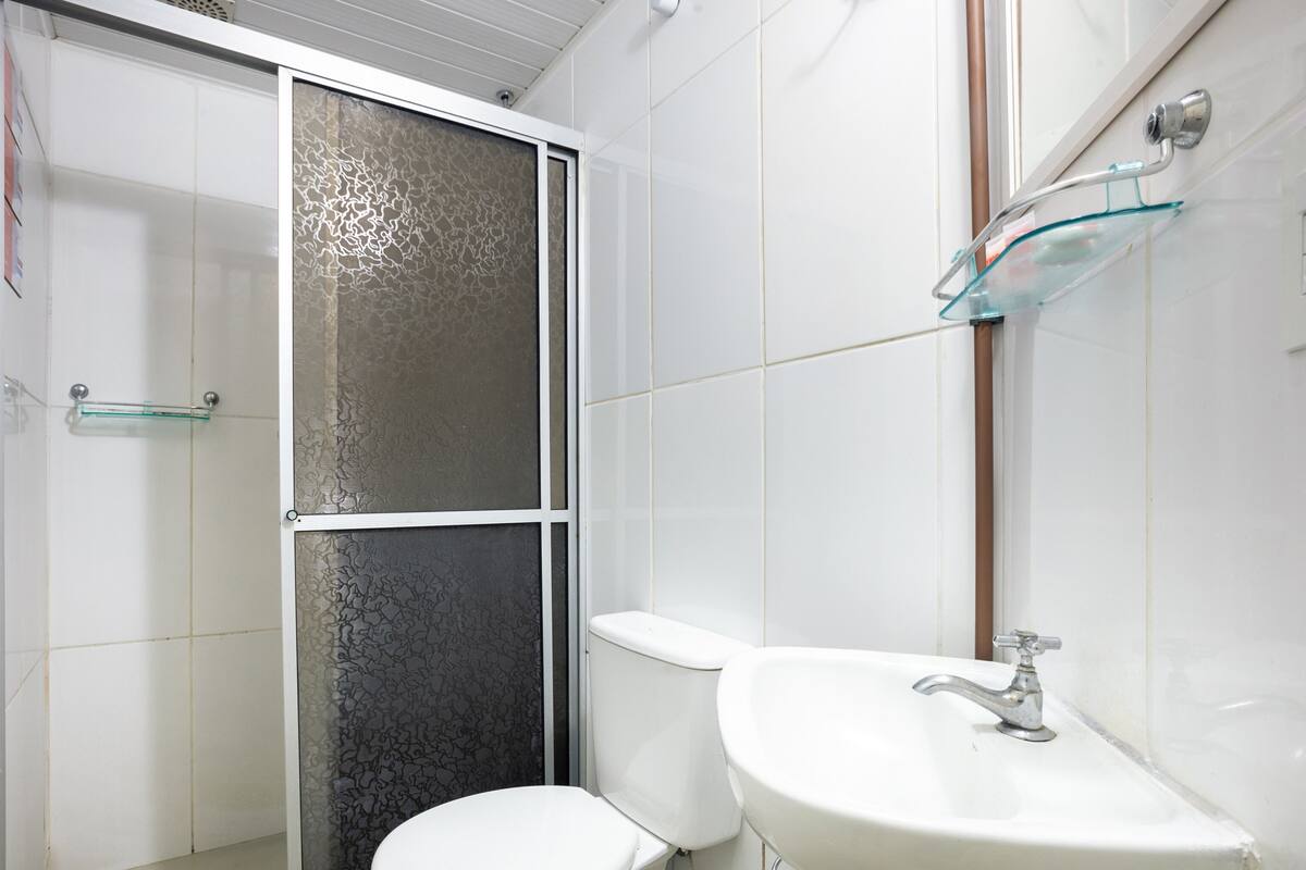 Single Room | Bathroom | Shower, free toiletries, towels, soap