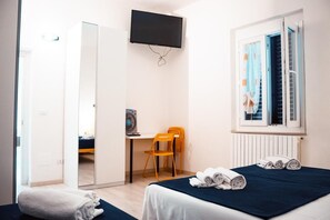 2 slaapkamers, een bureau