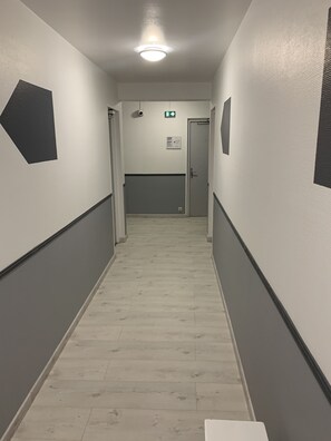 Hallway - Hotel bon accueil (Oyonnax)