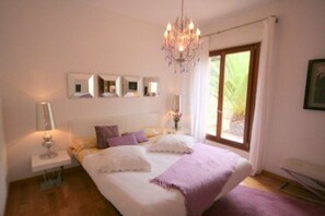 3 bedrooms, iron/ironing board, travel cot, WiFi