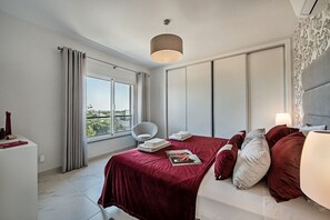 2 chambres, fer et planche à repasser, Wi-Fi gratuit, draps fournis