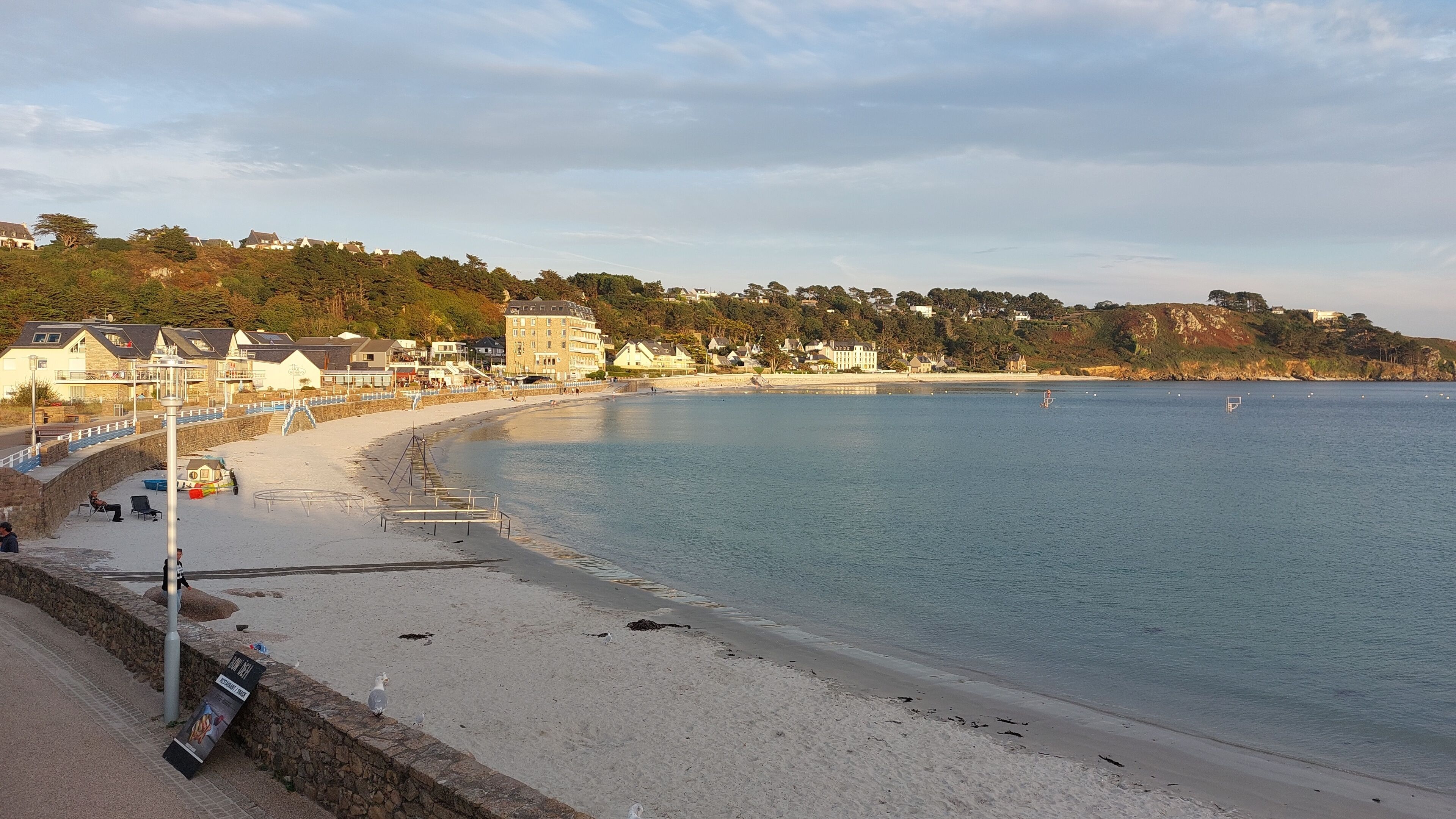 Beach nearby, sun loungers