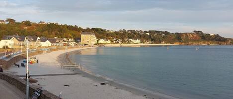 Beach nearby, sun loungers