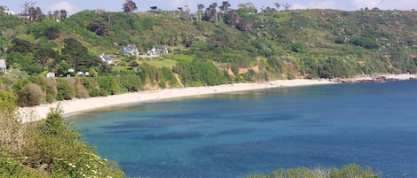 Beach nearby, sun-loungers