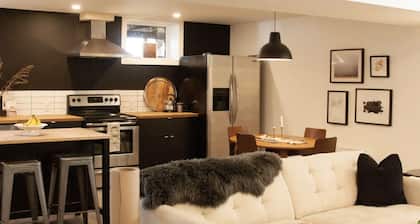 Beautiful Basement Suite -Near Hospital + Downtown