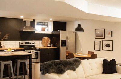 Beautiful Basement Suite -Near Hospital + Downtown