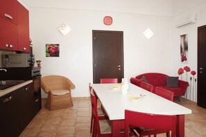 Apartment, 2 Bedrooms | In-room dining