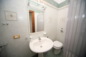 Apartment, 2 Schlafzimmer | Badezimmer | Dusche, kostenlose Toilettenartikel, Haartrockner