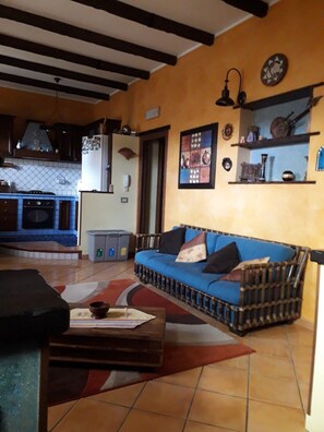 Apartment, 3 Schlafzimmer | Wohnbereich | LCD-Fernseher