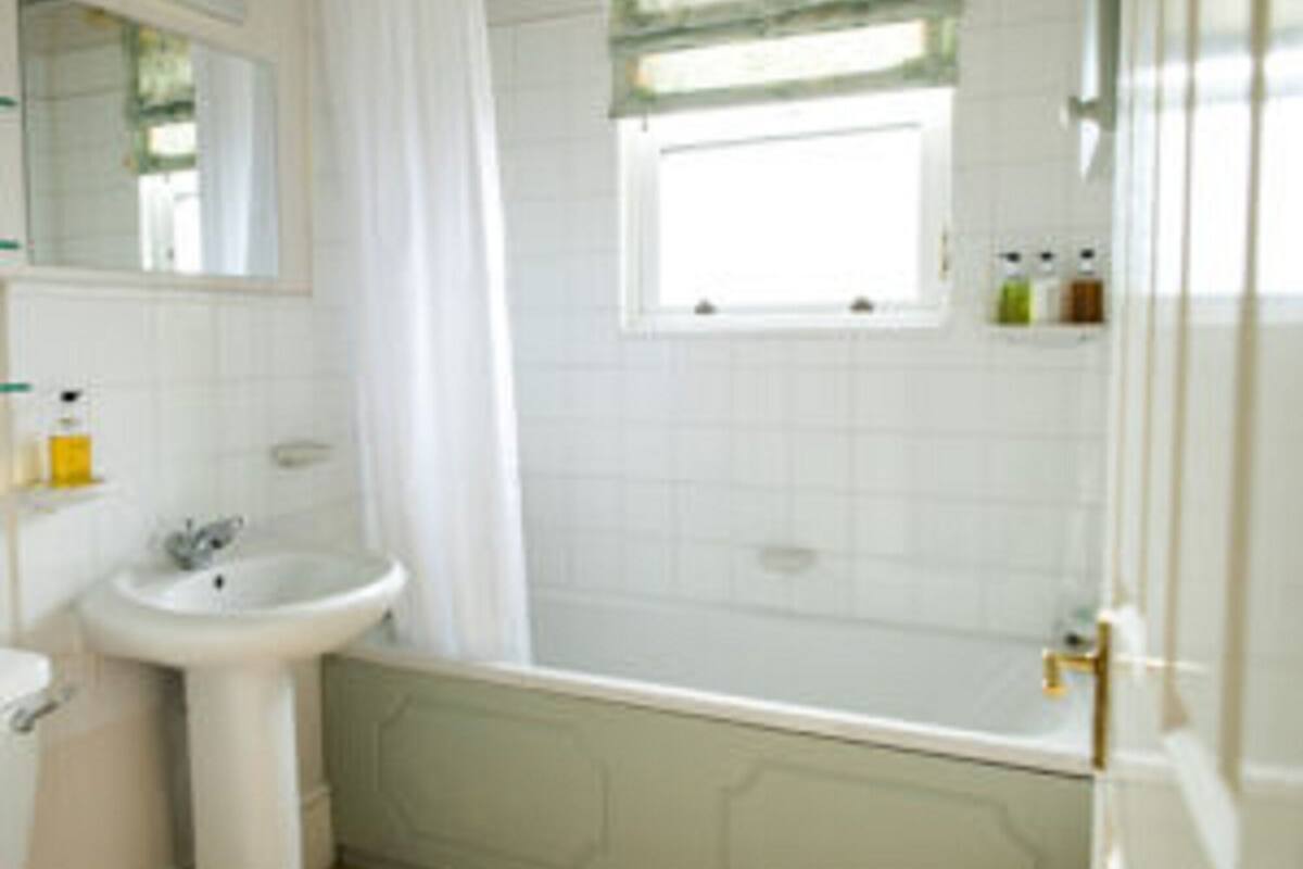 Double or Twin Room (Room 3) | Bathroom | Free toiletries, hair dryer, towels, soap