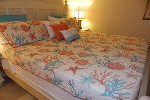 2 bedrooms, in-room safe, iron/ironing board, WiFi - Lowlands Cupecoy Beach Rooftop Condo (Lowlands)