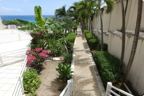 Property grounds - Lowlands Cupecoy Beach Rooftop Condo (Lowlands)