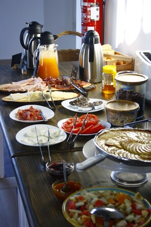 Petit déjeuner composé de spécialités régionales compris tous les jours